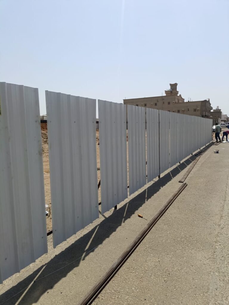 الساندوتش بانل والملاحق والمظلات والهناجر والدهانات